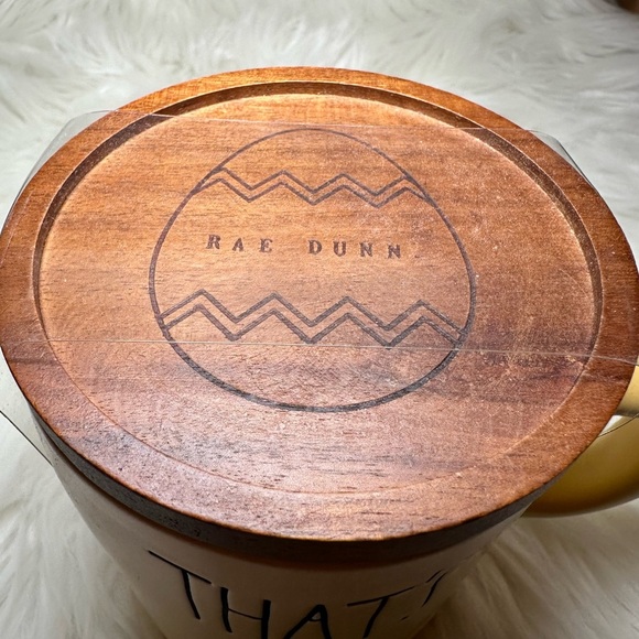 Rae Dunn Yellow That’s All Yolks Mug with Wooden Lid/Coaster - Picture 4 of 4